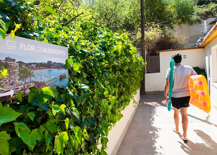 Flor Los Almendros Hotel
